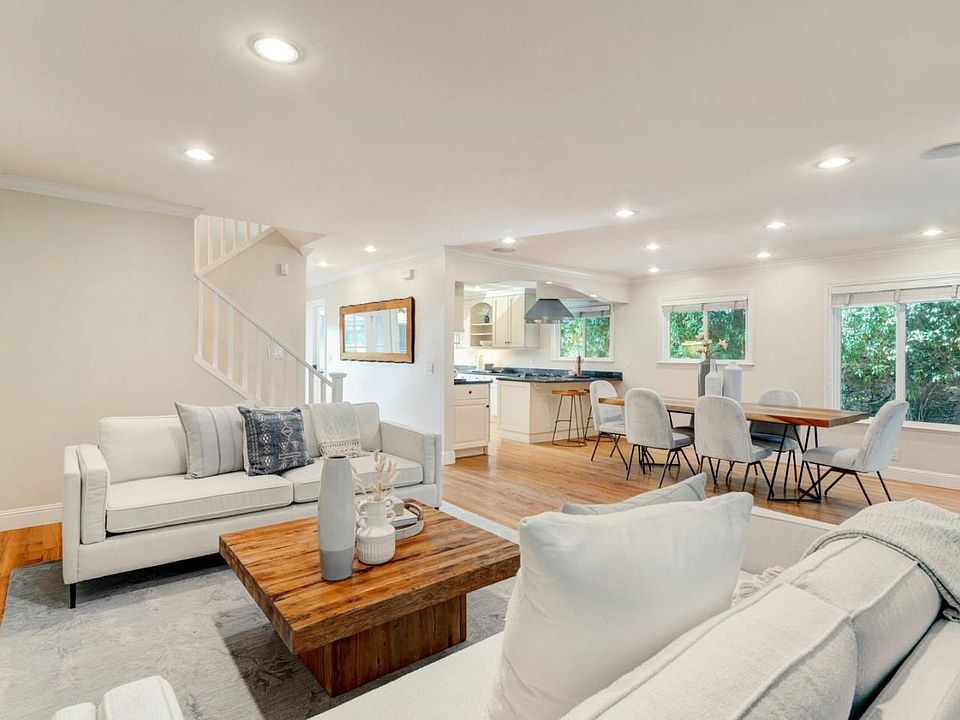 1st image of 309 Willow Hill Ct