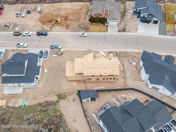 3rd image of 1384 Munro Ave