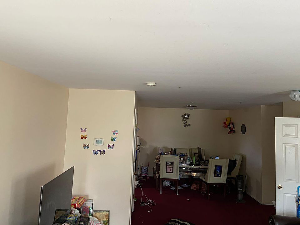1st image of 194 Barclay Ct #194