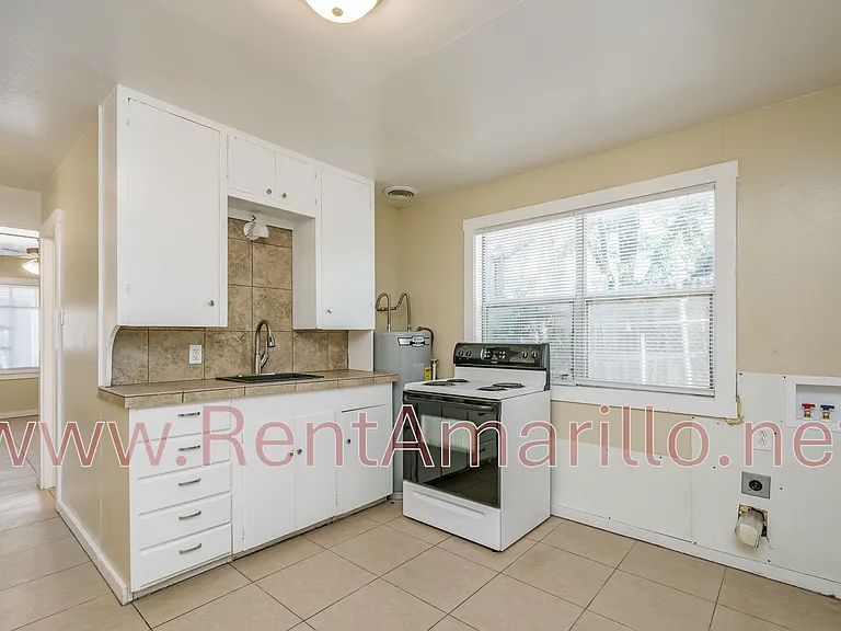 2047R S Hughes St — Photo 9