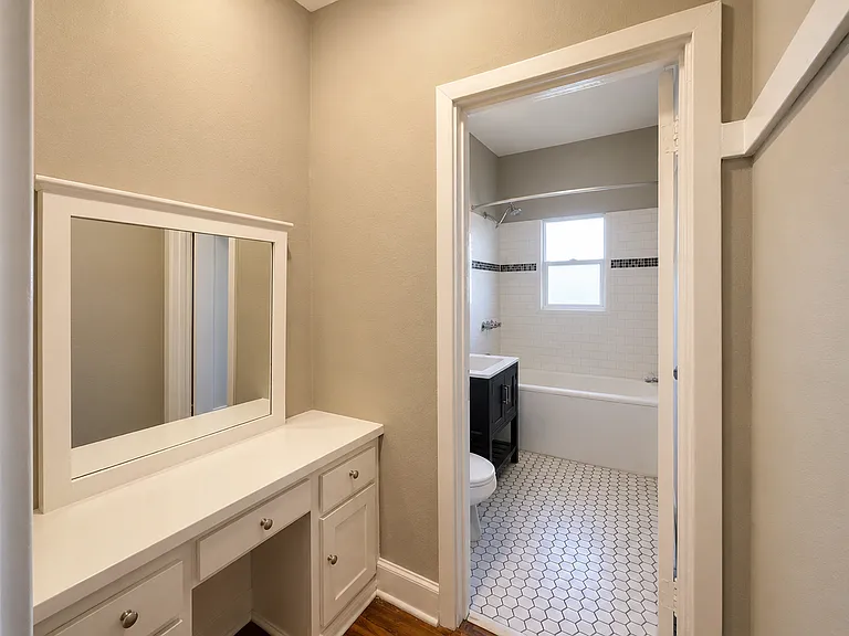 Avondale Hollywood Apartments — Photo 24