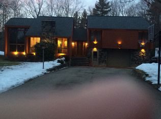 8 Collettes Grove Rd, Derry, NH 03038