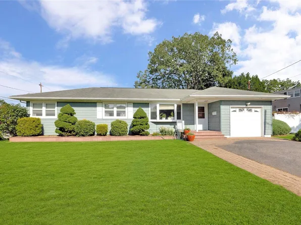 122 Cheltenham Road, West Babylon, NY 11704