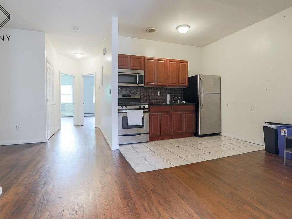 1st image of 293 Throop Ave #1
