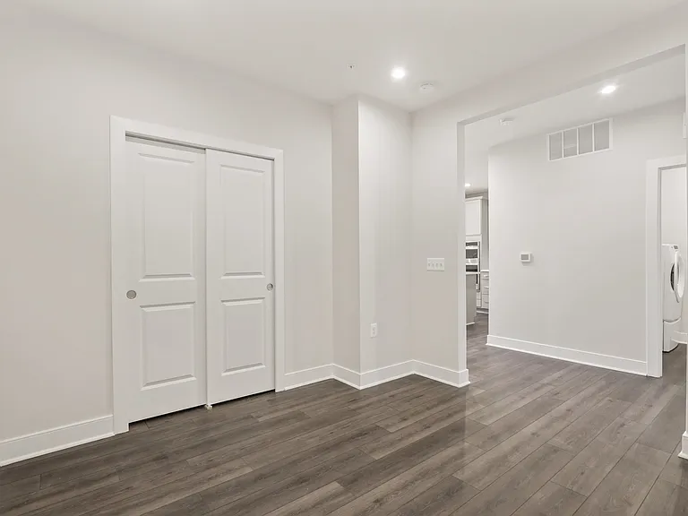 100 Saint Ives Pl #304 — Photo 10