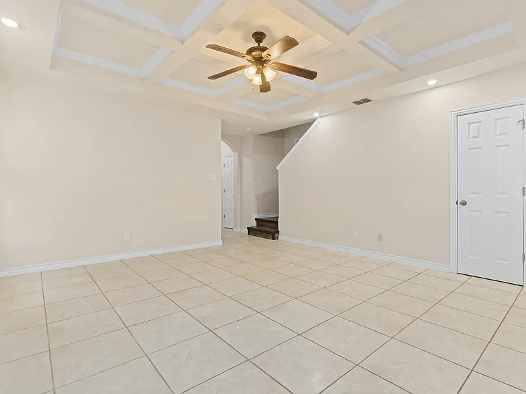 4917 Appleseed Ct — Photo 4