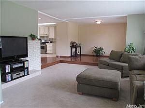 3rd image of 4714 Oakshire Ct