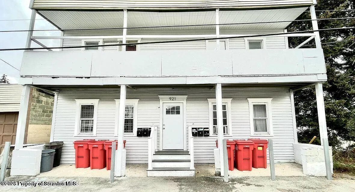 3 bed, 900 sqft, $995 — Photo 2