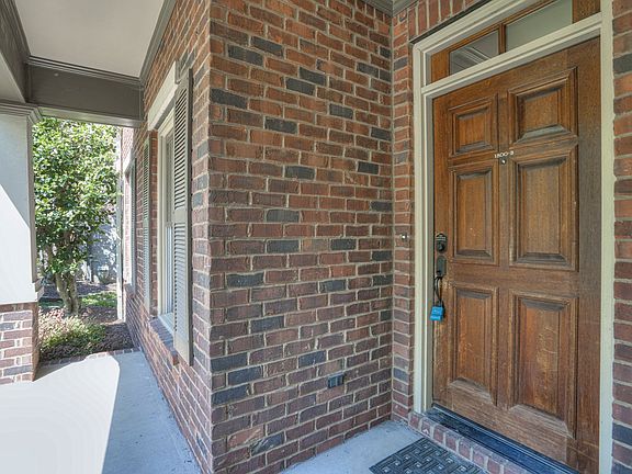 2nd image of 1800B Ashwood Ave