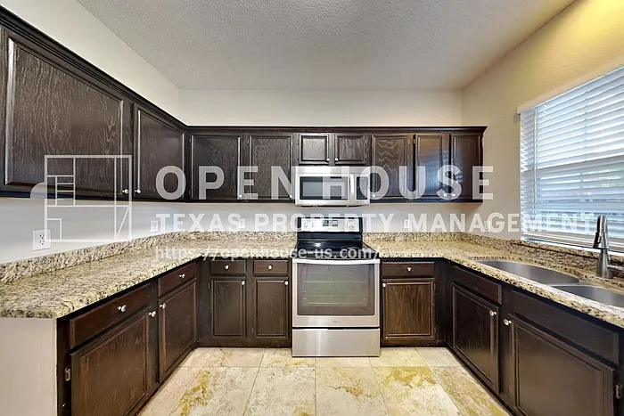 6916 Chateau Dr — Photo 5
