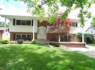 2221 Kaskaskia Dr, Springfield, IL 62702