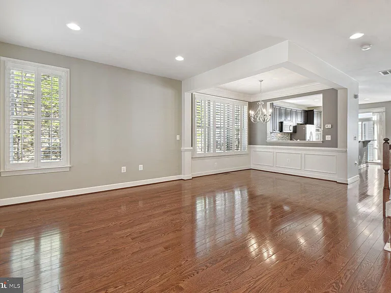 3439 Kemper Rd — Photo 11