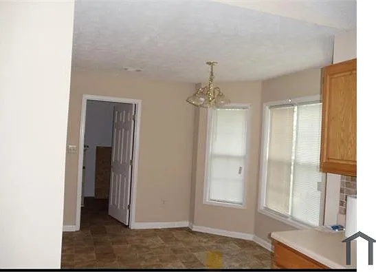 527 Fieldgreen Dr — Photo 7