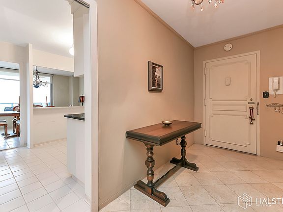 4th image of 1 Claridge Dr APT 818