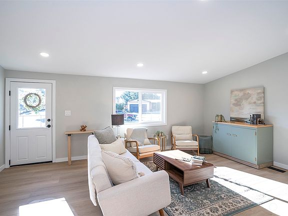 5th image of 10015 129th Street Ct E