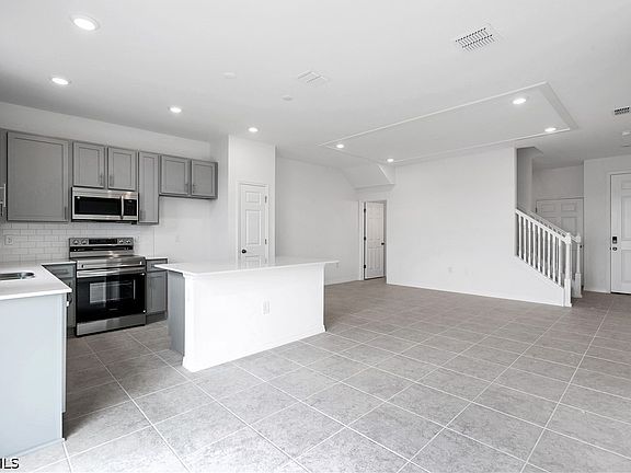 4th image of 17323 Peregrine Way