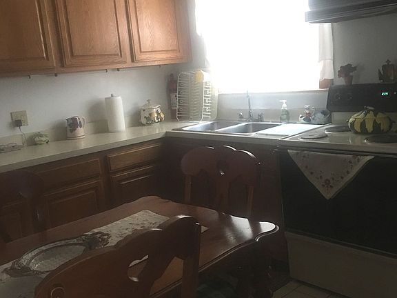 4th image of 5627 N Artesian Ave
