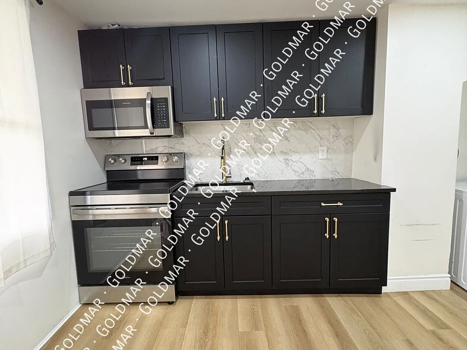 786 Chatham St E — Photo 1