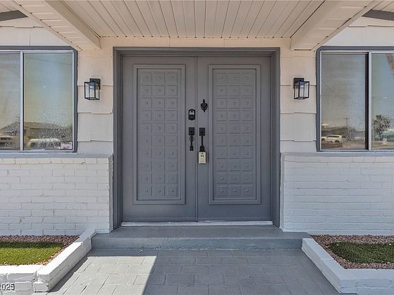 5th image of 208 Colleen Dr