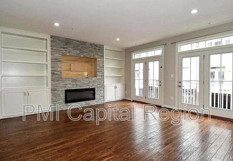 334 Community Center Ave — Photo 8