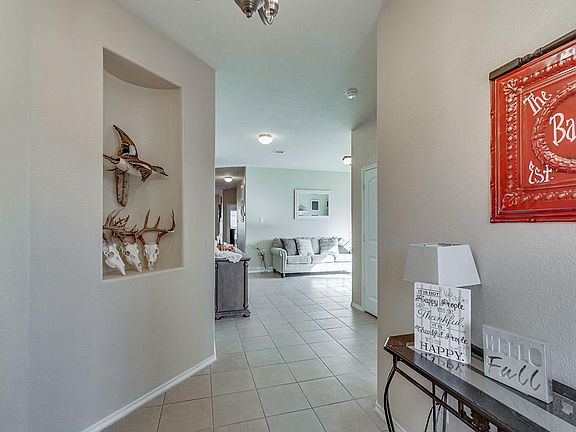 5th image of 115 Lacy Oak Ln