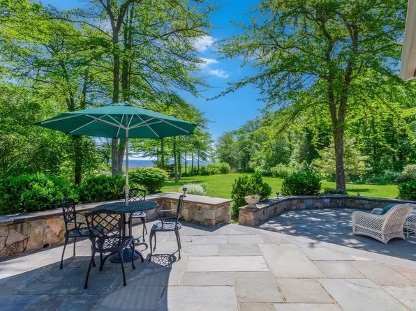 3 Beam St, Mattapoisett, MA 02739