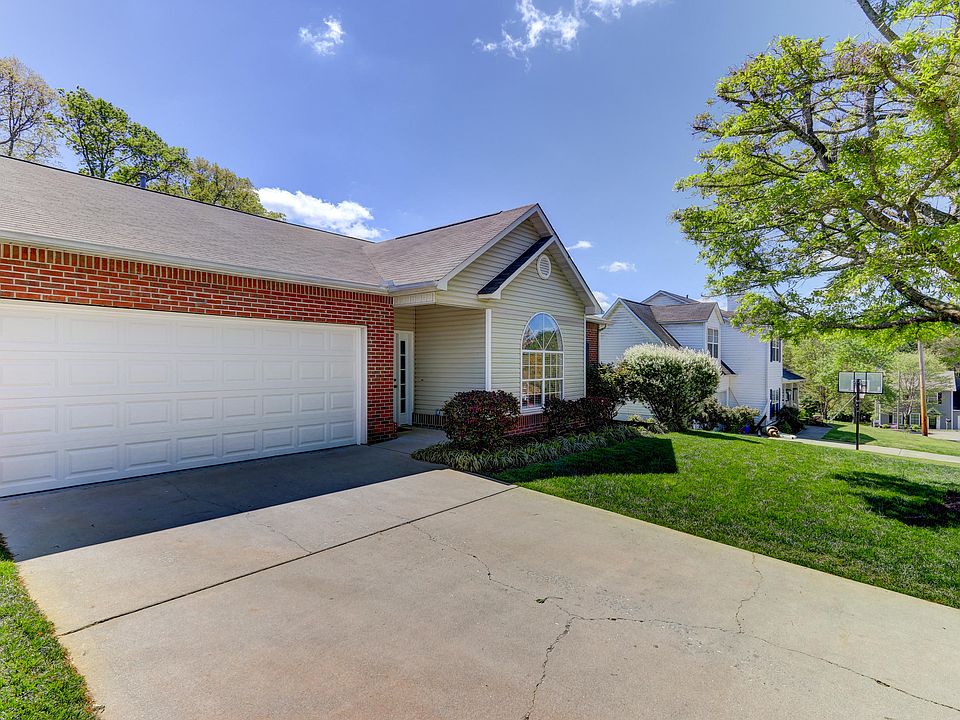 2nd image of 9712 Hawkdale Ln