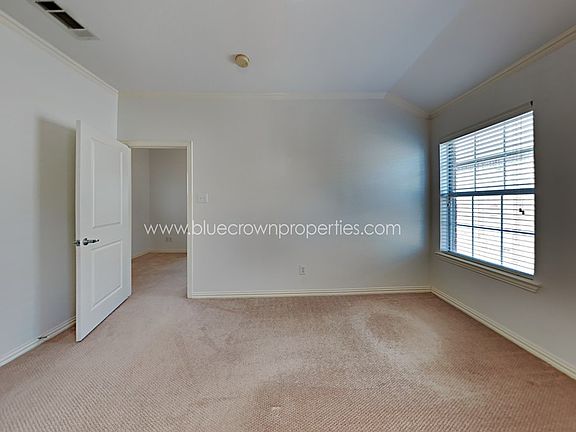 5th image of 5020 Venecia Way