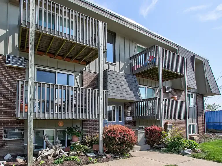 Windjammer Apartments — Photo 5