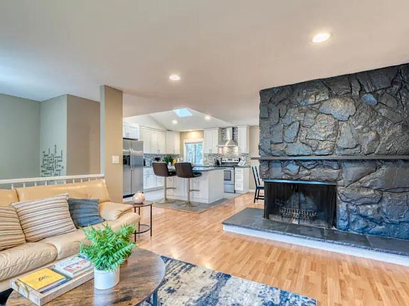 Indoor fireplace to warm up the house. Drink your coffee and enjoy the open concept