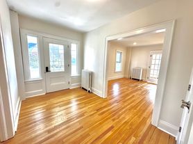 370 Stratfield Rd, Fairfield, CT