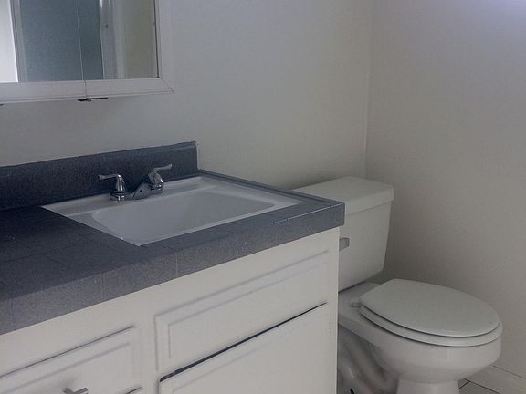 5th image of 112 E Buckthorn St APT 01