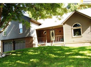 429 NW Beau Dr, Blue Springs, MO 64014