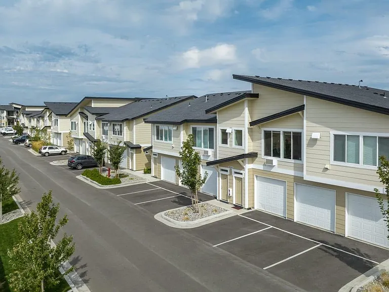 Bluegrass Farms Apartments — Photo 59