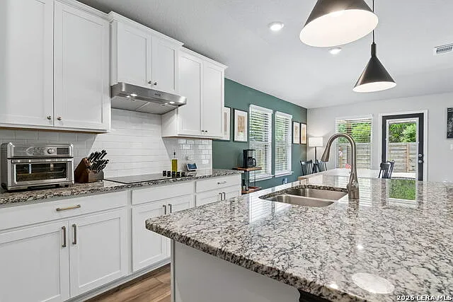 4 bed, 2.5 bath, 2035 sqft, $3,000 — Photo 4