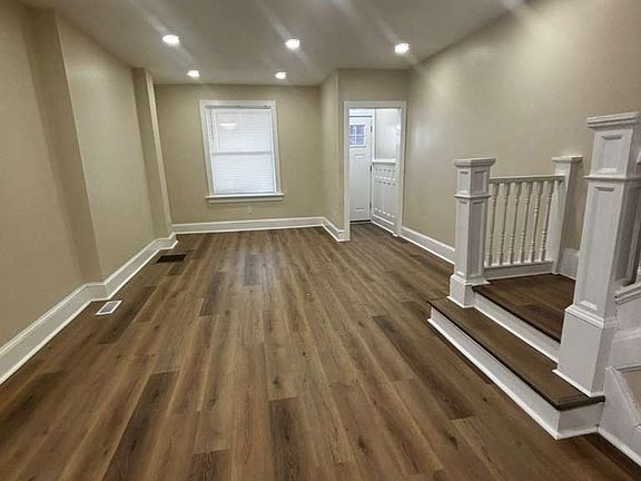 3rd image of 200 Rosemont Ave