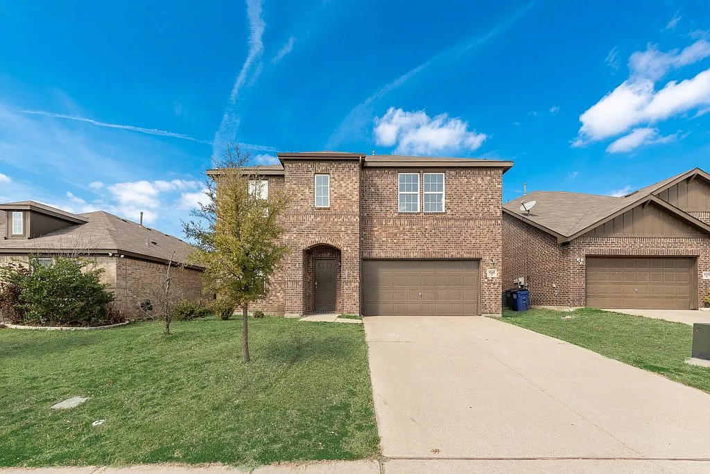4 bed, 2.5 bath, 3326 sqft, $2,700 — Photo 4