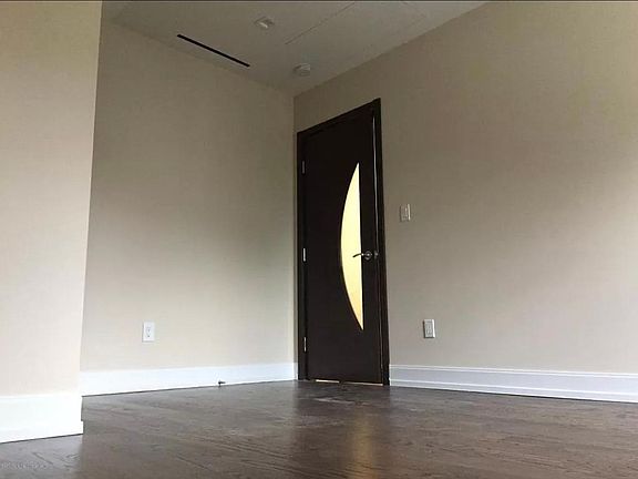 3rd image of 427 Van Duzer St #2