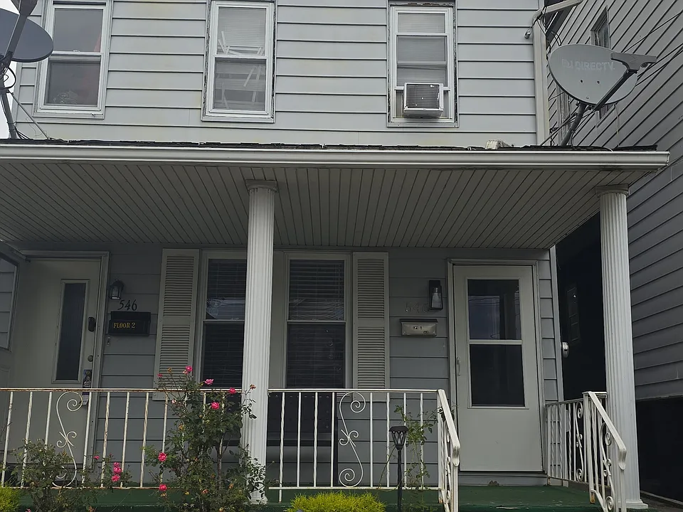 546 Emmett St #1