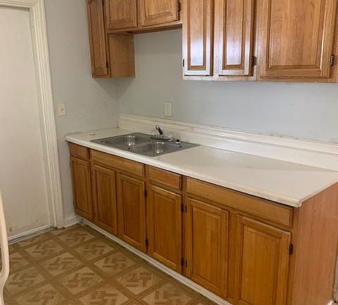 4th image of 705 Linda Dr