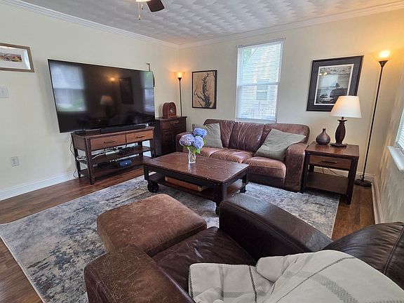 4th image of 7407 Yorktown Dr