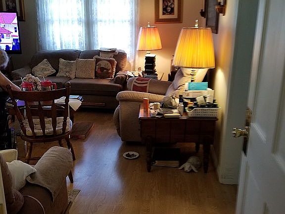 4th image of 1049 Robertson St