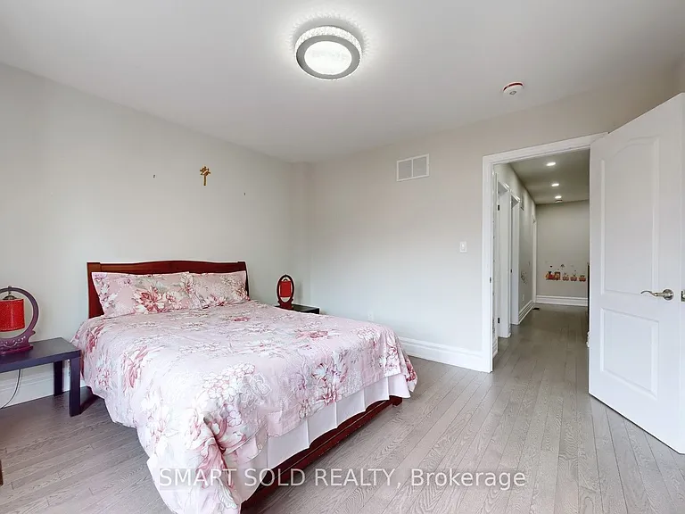 1040 Ossington Ave #MAIN FLR 2ND FLR — Photo 19