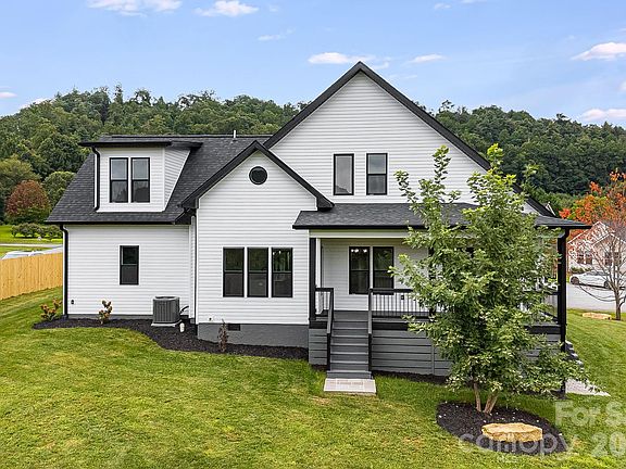 4th image of 38 Red Laurel Ct