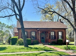 104 W State St, Mascoutah, IL