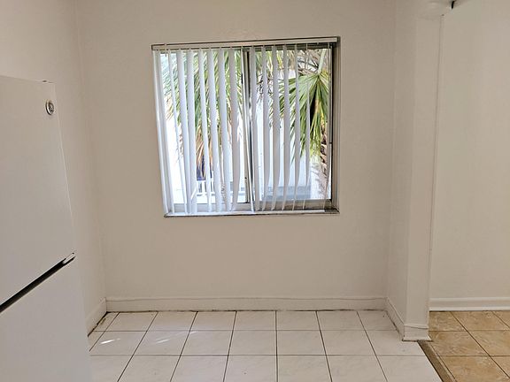 5th image of 965 Biarritz Dr