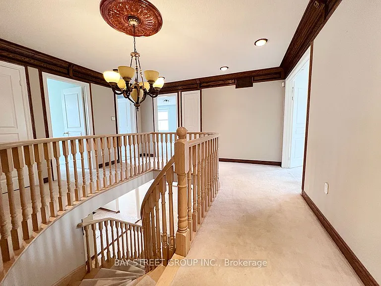 49 Forester Cres — Photo 13