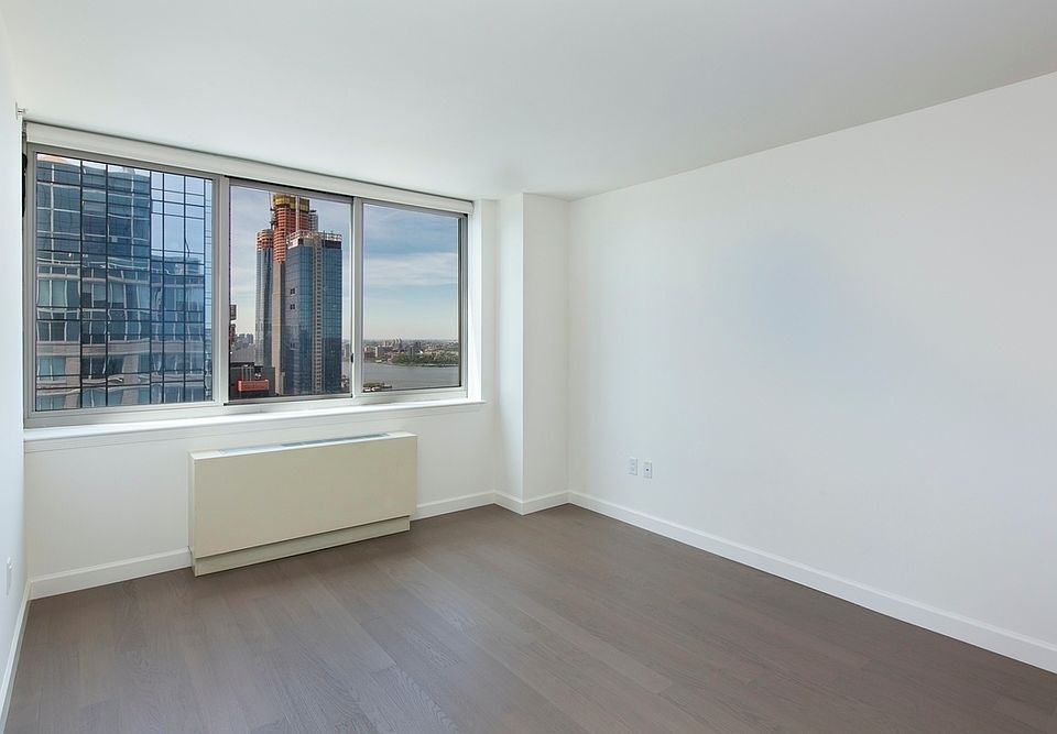 1st image of 561 10th Ave APT 20B