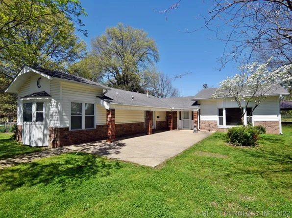 415 W Maple St, Stilwell, OK 74960