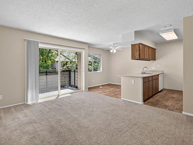 Laurel Oaks — Photo 36